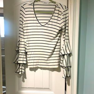 Blouse with bells sleeves.     V neck